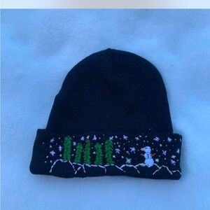 Snowman hand embroidered beanje